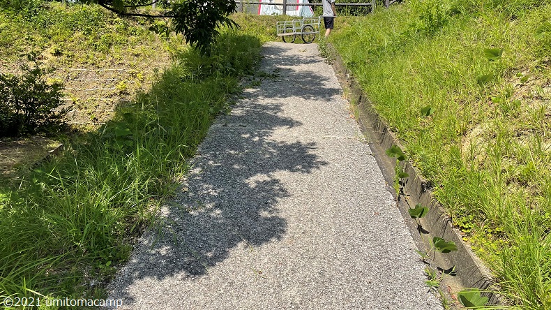 須佐湾エコロジーキャンプ場の坂道の様子③　